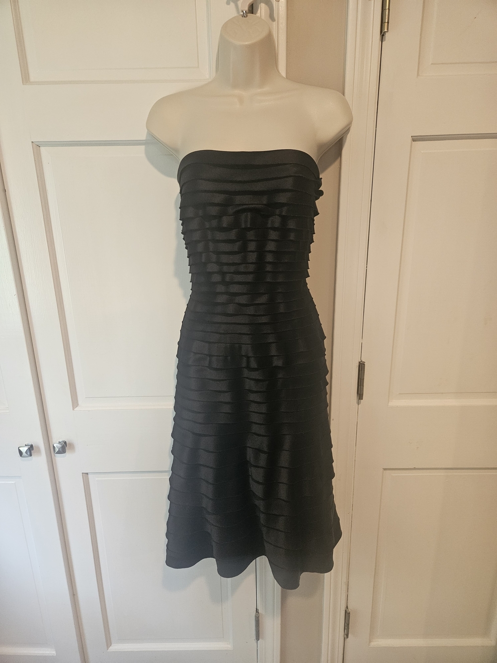 Elegant Strapless Black Layered Cocktail Dress